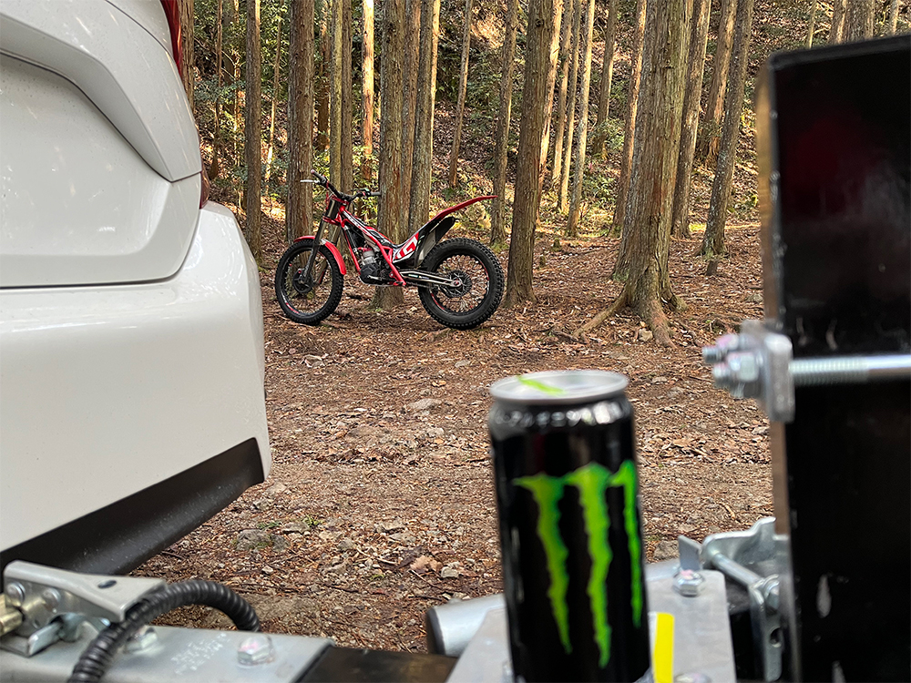 トライアルバイクとMonster Energy